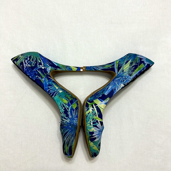 Fergalicious By Fergie Blue Green Fabric Floral Pointy 3 1/2” Heel. 7M Tropical - Picture 3 of 10